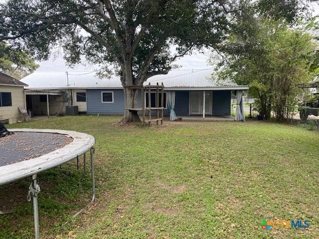 615 Hoskins Broadway Street, El Campo, TX 77437