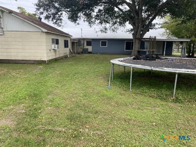 615 Hoskins Broadway Street, El Campo, TX 77437