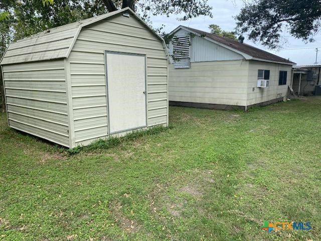615 Hoskins Broadway Street, El Campo, TX 77437