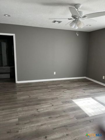 615 Hoskins Broadway Street, El Campo, TX 77437