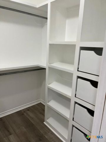 615 Hoskins Broadway Street, El Campo, TX 77437