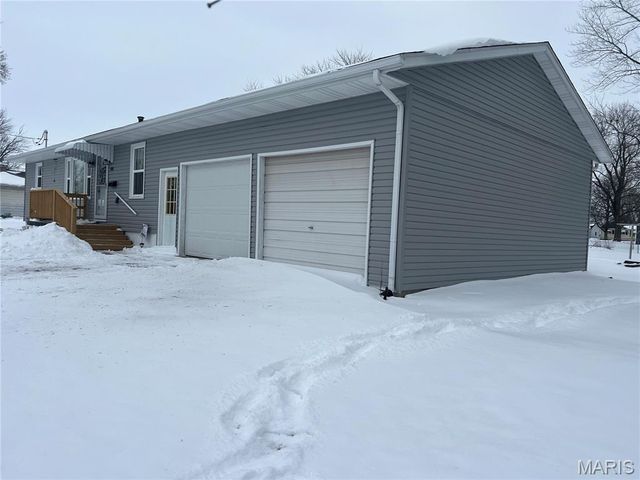 818 S Franklin Street, Litchfield, IL 62056