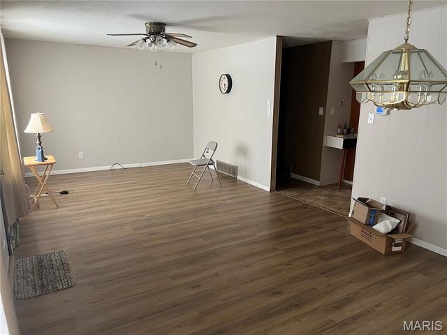 818 S Franklin Street, Litchfield, IL 62056