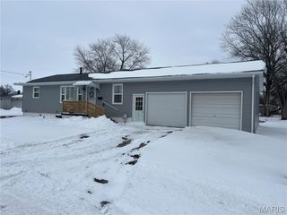 818 S Franklin Street, Litchfield, IL 62056