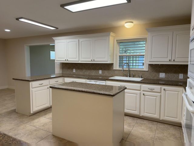 2402 Cypress Street, Galveston, TX 77551