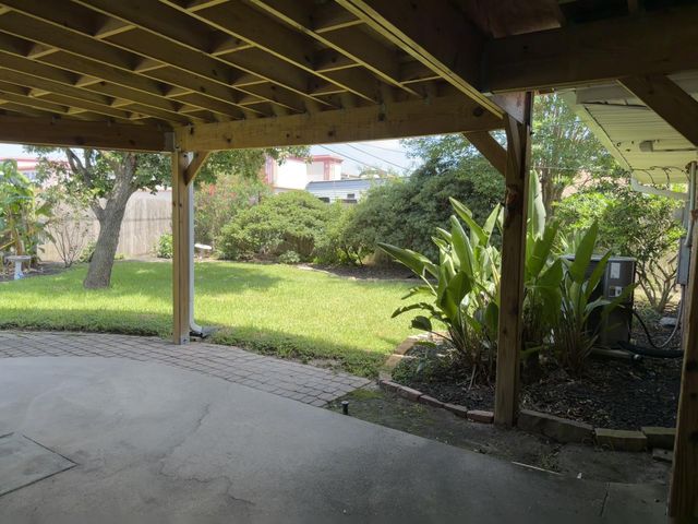 2402 Cypress Street, Galveston, TX 77551