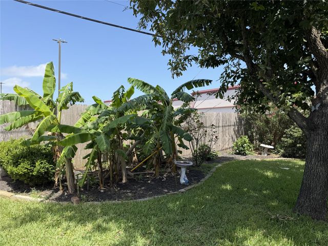 2402 Cypress Street, Galveston, TX 77551