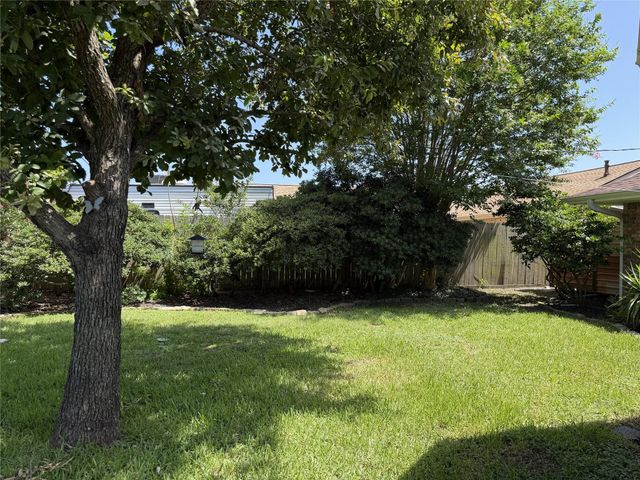 2402 Cypress Street, Galveston, TX 77551