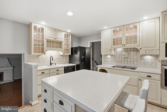 809 WOODLEY DR, Rockville, MD 20850