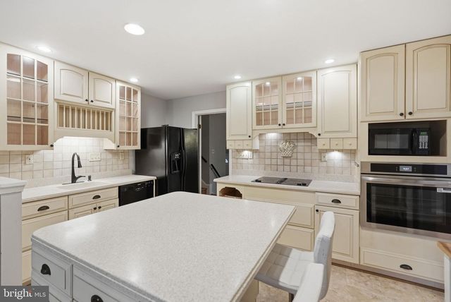 809 WOODLEY DR, Rockville, MD 20850