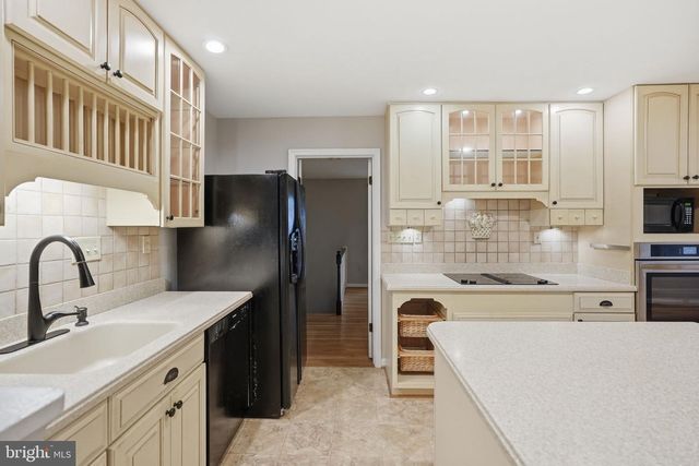 809 WOODLEY DR, Rockville, MD 20850