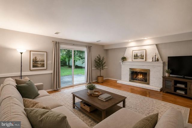 809 WOODLEY DR, Rockville, MD 20850