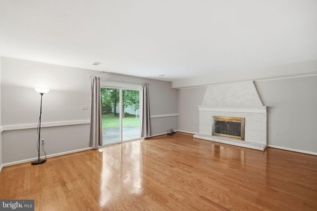 809 WOODLEY DR, Rockville, MD 20850