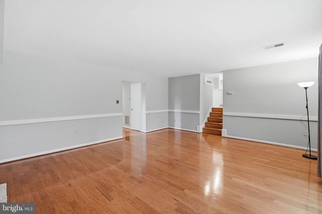 809 WOODLEY DR, Rockville, MD 20850