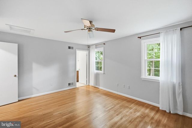 809 WOODLEY DR, Rockville, MD 20850