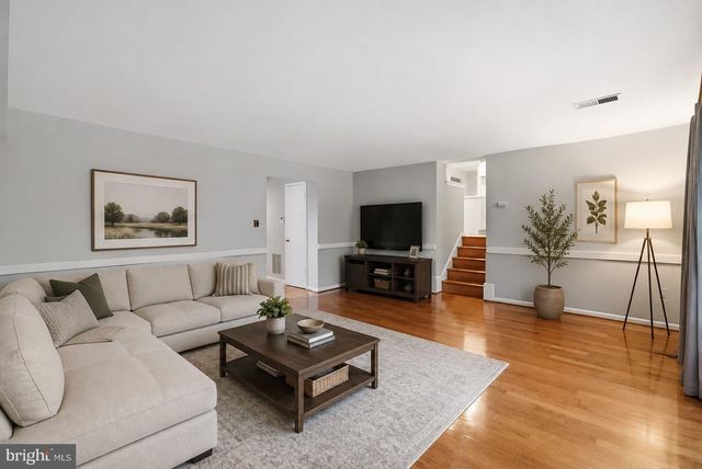 809 WOODLEY DR, Rockville, MD 20850