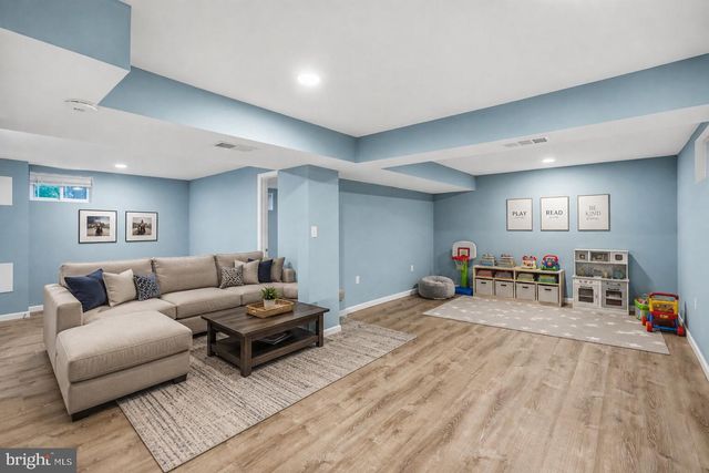 809 WOODLEY DR, Rockville, MD 20850