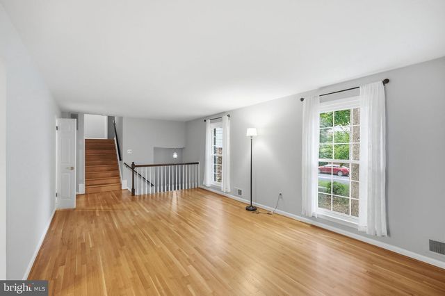 809 WOODLEY DR, Rockville, MD 20850