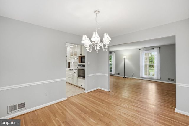 809 WOODLEY DR, Rockville, MD 20850