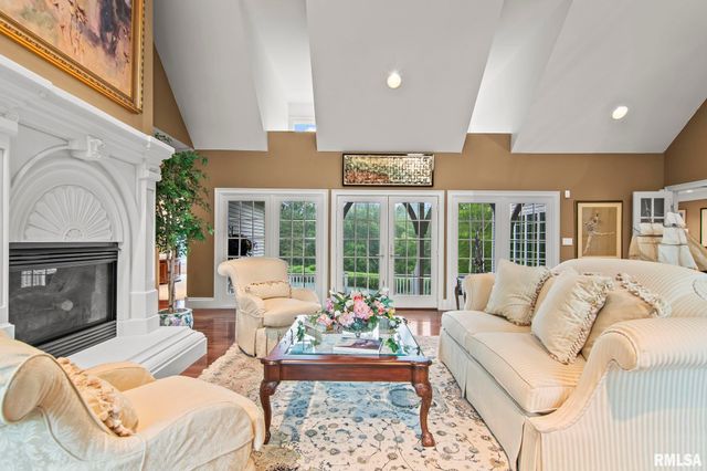 4 FOX Point, Rochester, IL 62563