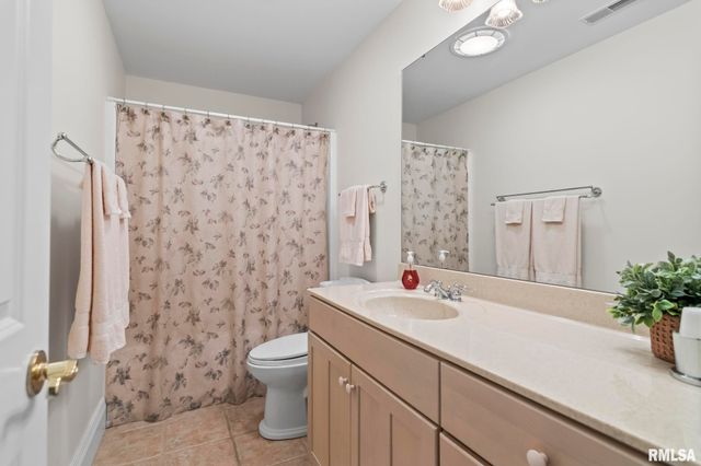 4 FOX Point, Rochester, IL 62563