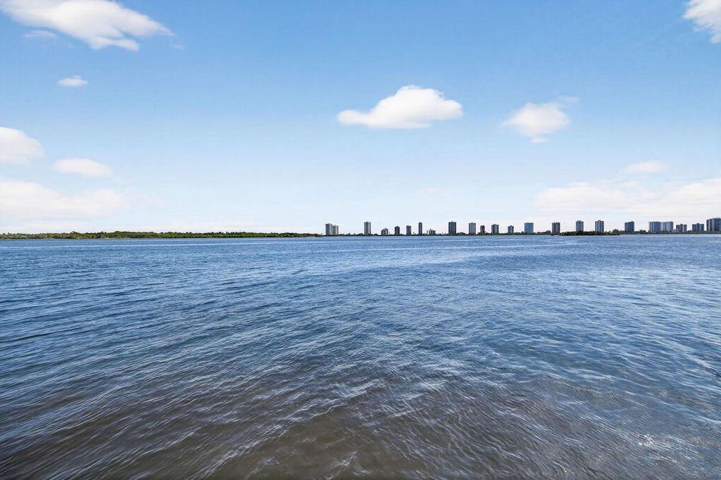 105 Paradise Harbour Boulevard 102, North Palm Beach, FL 33408