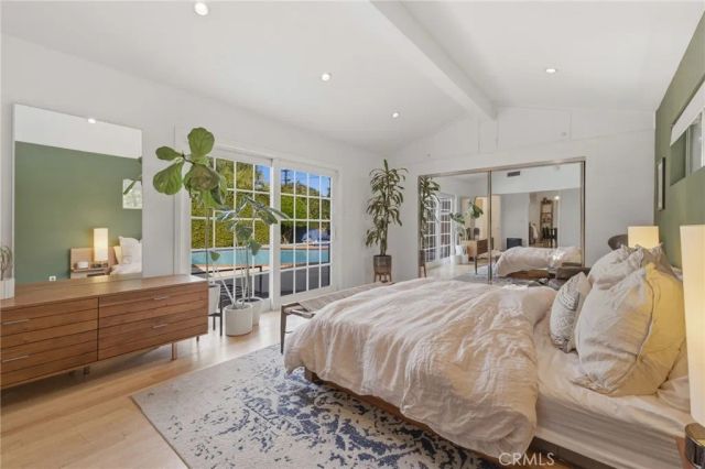 5208 Woodman, Sherman Oaks, CA 91401