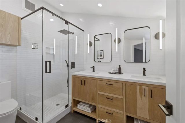 5208 Woodman, Sherman Oaks, CA 91401