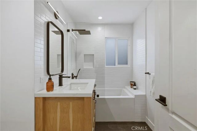 5208 Woodman, Sherman Oaks, CA 91401