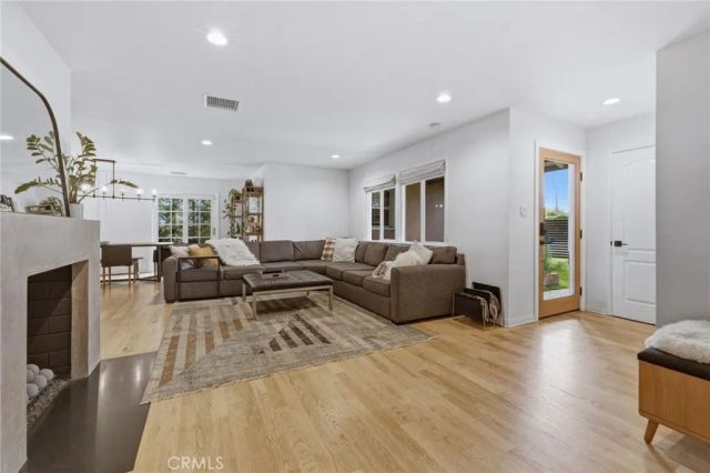 5208 Woodman, Sherman Oaks, CA 91401