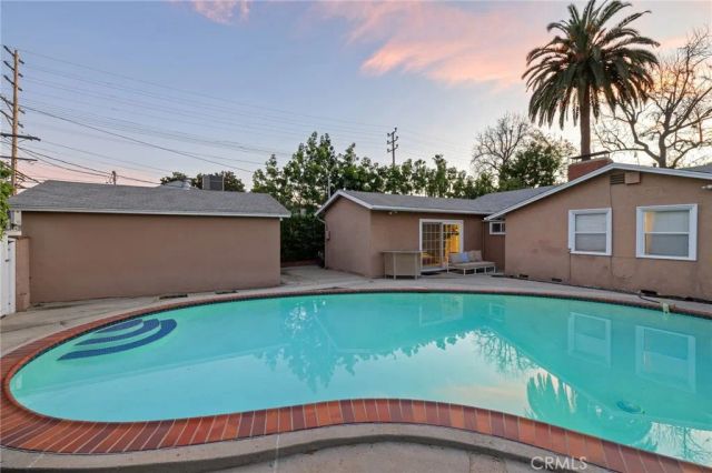 5208 Woodman, Sherman Oaks, CA 91401