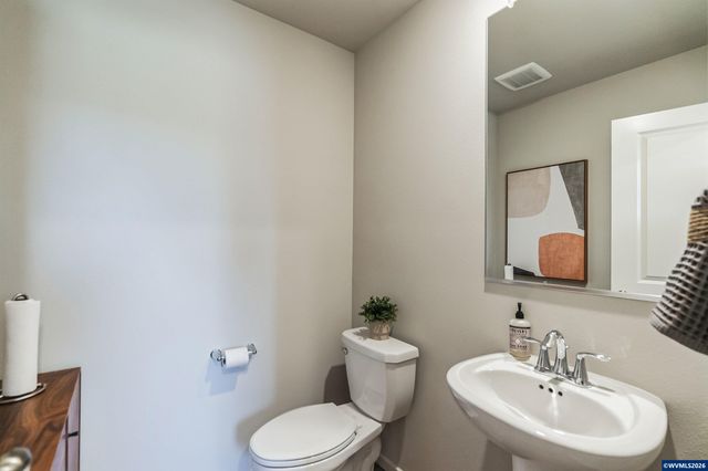 511 Spring Bl, Woodburn, OR 97071