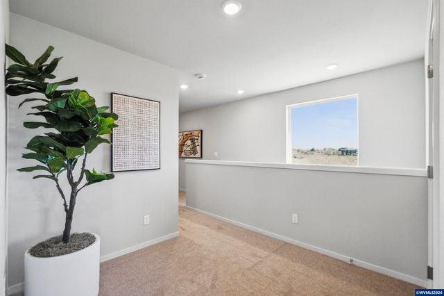 511 Spring Bl, Woodburn, OR 97071