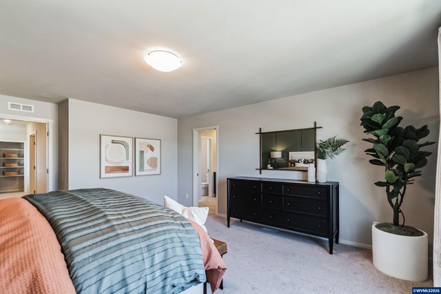 511 Spring Bl, Woodburn, OR 97071