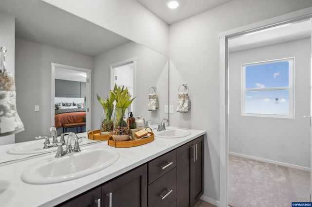 511 Spring Bl, Woodburn, OR 97071