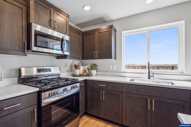 511 Spring Bl, Woodburn, OR 97071