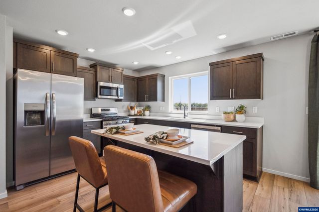 511 Spring Bl, Woodburn, OR 97071