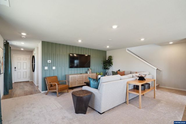 511 Spring Bl, Woodburn, OR 97071