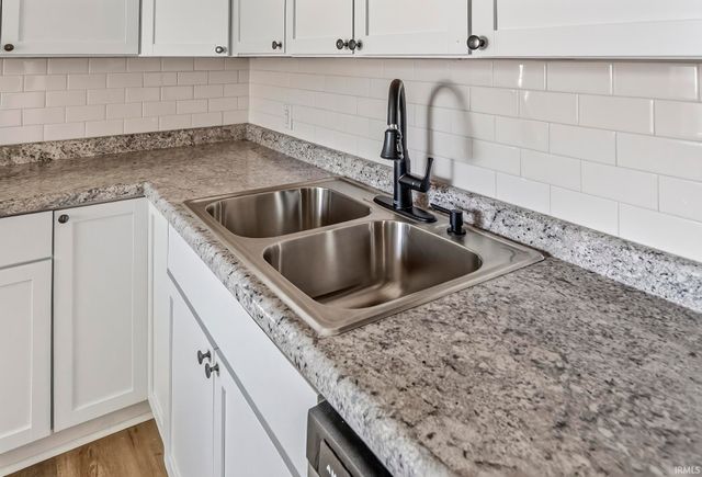 7330 Knightswood Drive, Fort Wayne, IN 46819