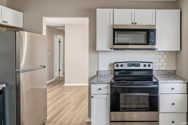 7330 Knightswood Drive, Fort Wayne, IN 46819