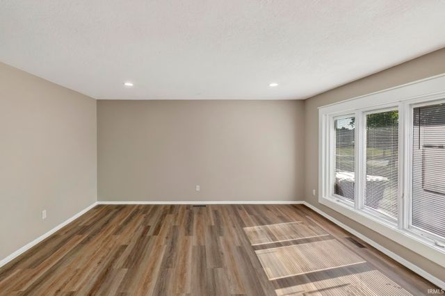 7330 Knightswood Drive, Fort Wayne, IN 46819