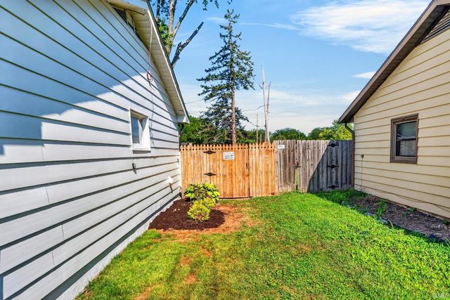 7330 Knightswood Drive, Fort Wayne, IN 46819