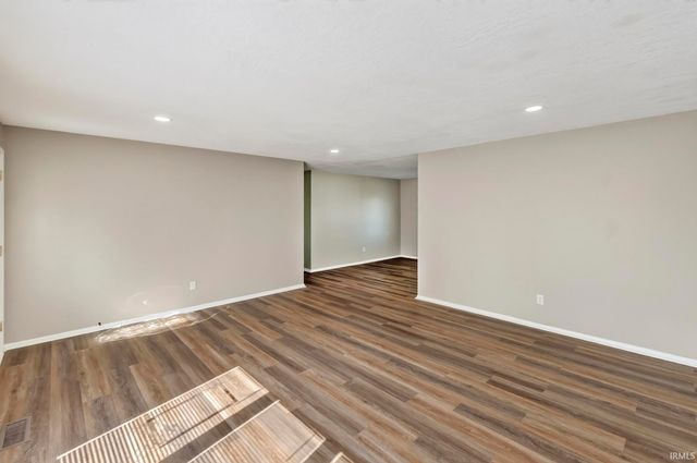 7330 Knightswood Drive, Fort Wayne, IN 46819