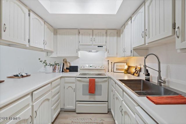 8432 E MALCOMB Drive, Scottsdale, AZ 85250