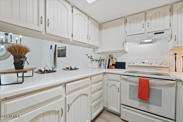 8432 E MALCOMB Drive, Scottsdale, AZ 85250