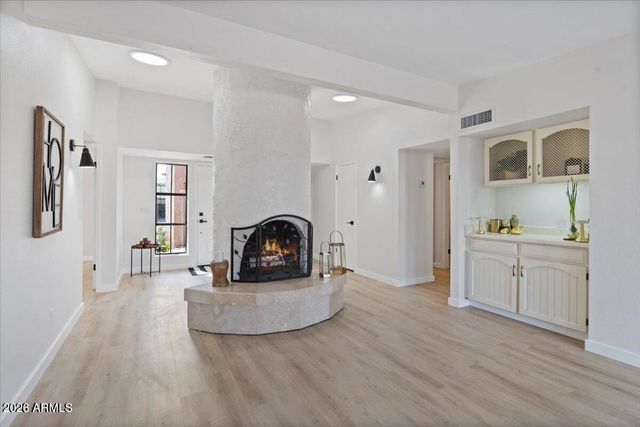 8432 E MALCOMB Drive, Scottsdale, AZ 85250