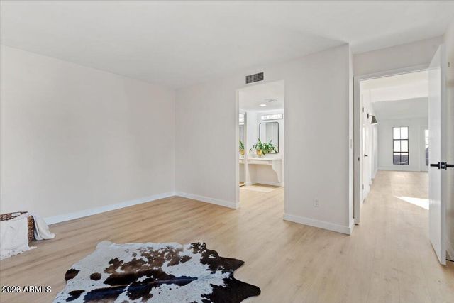 8432 E MALCOMB Drive, Scottsdale, AZ 85250