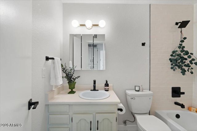 8432 E MALCOMB Drive, Scottsdale, AZ 85250