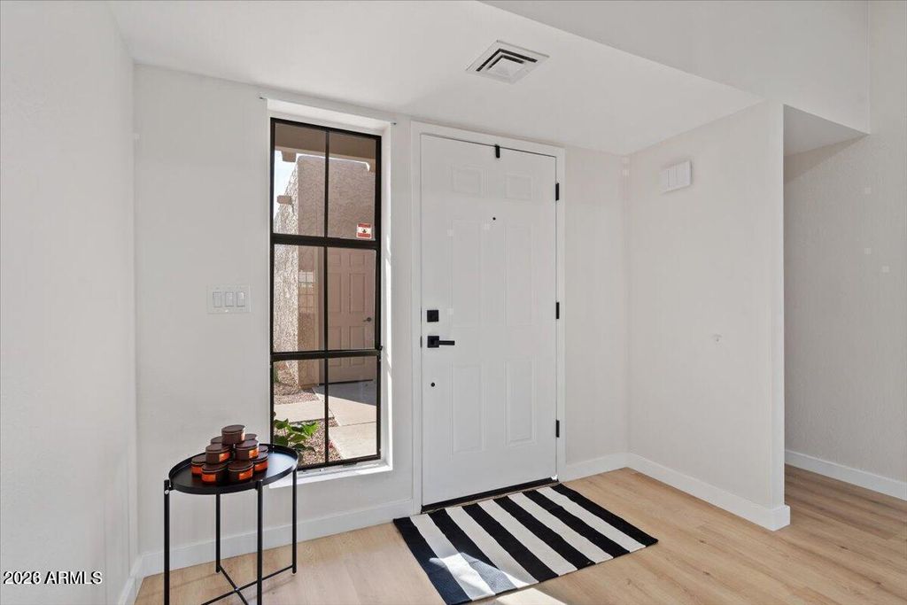 8432 E MALCOMB Drive, Scottsdale, AZ 85250