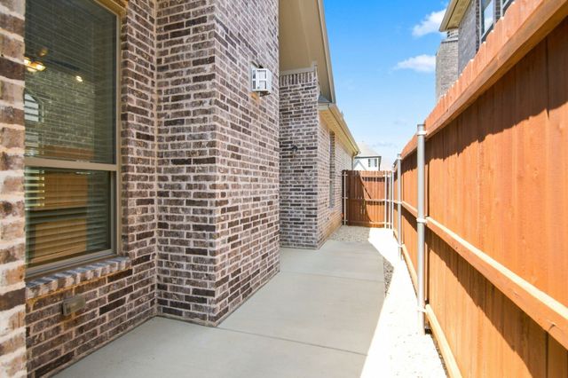 2620 Trinity Trail Way, Fort Worth, TX 76118